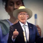 Ken Salazar asegura “no tener evidencia” de que el Gobierno de México tenga vínculos con el narco