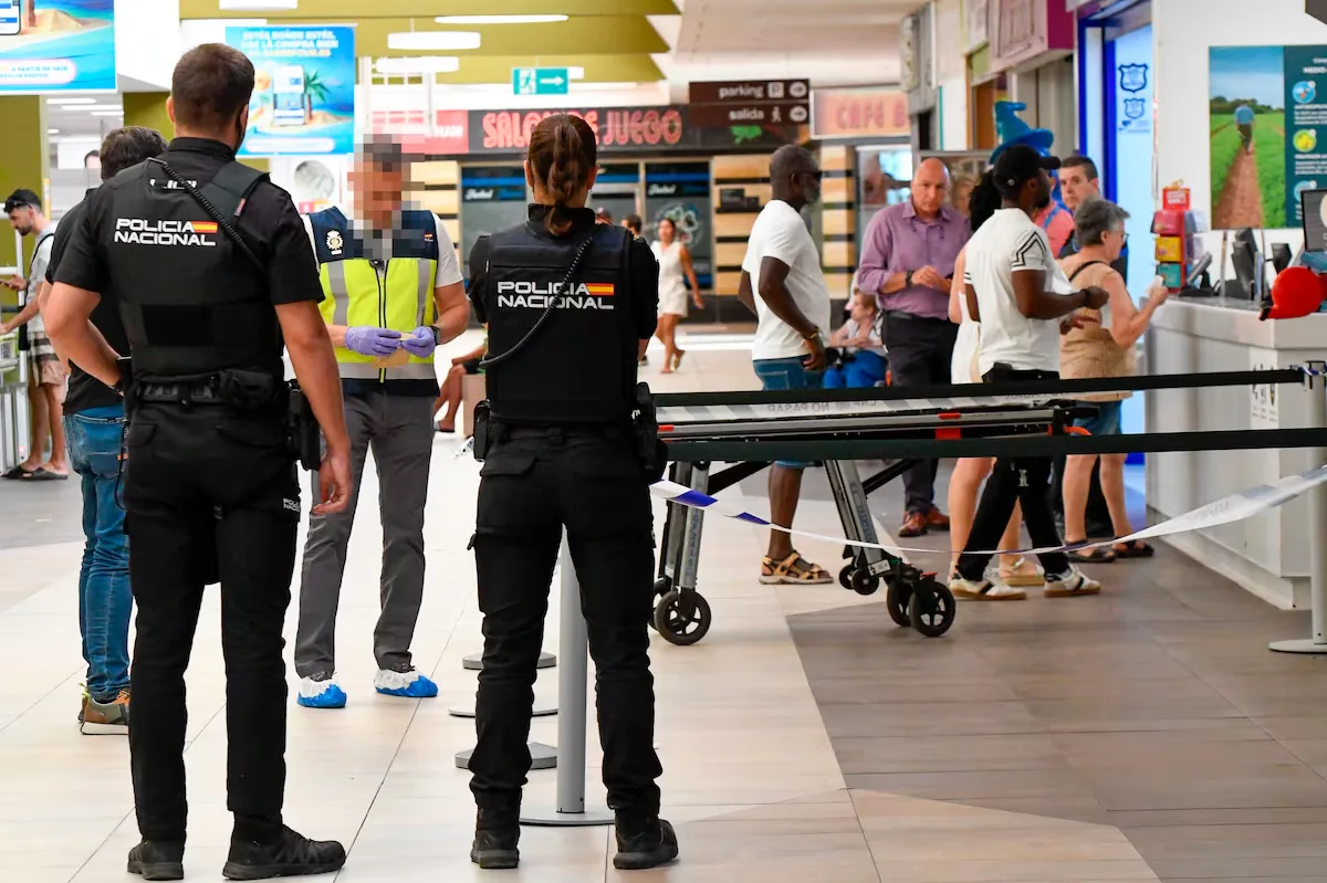 Man arrested after fleeing following the murder of his ex-partner in a shopping center in Murcia