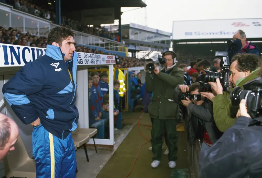 “Le tenía que haber dado más fuerte”: Éric Cantona, el futbolista que convirtió una patada a un racista en un evento social