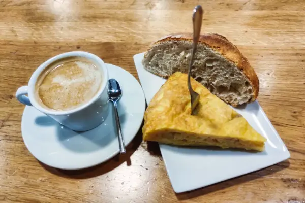 Where do the cooks have breakfast in the interior of Spain