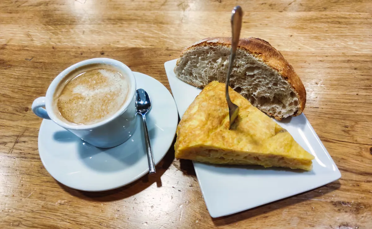 Where do the cooks have breakfast in the interior of Spain
