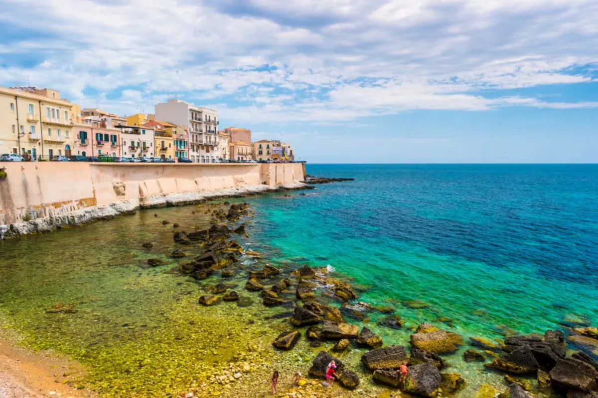 Missing Spanish businessman after falling from his boat between Italy and Greece