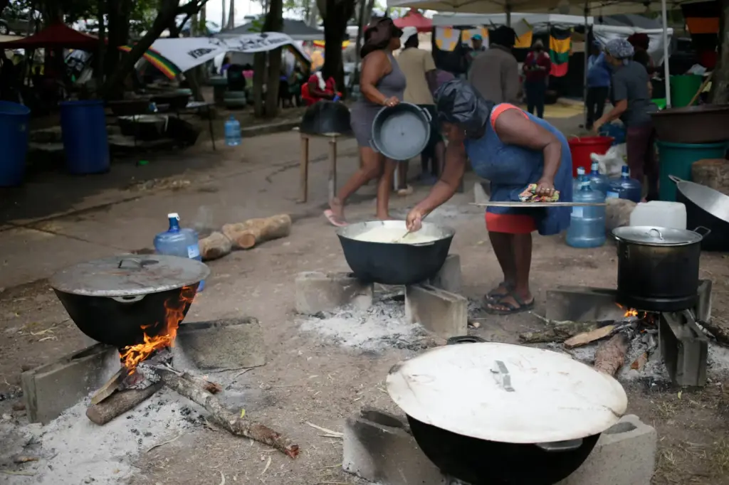 The resistance of the Garifunas to preserve their territory: “They will not take us out of our paradise”