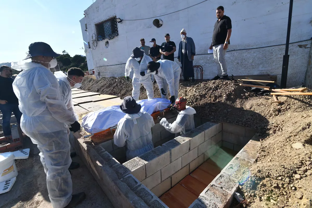 Ceuta buries the first migrants who died in the avalanche in El Tarajal