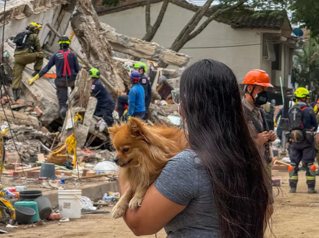Families and rescuers question decisions of local authorities after the earthquake in Colombia