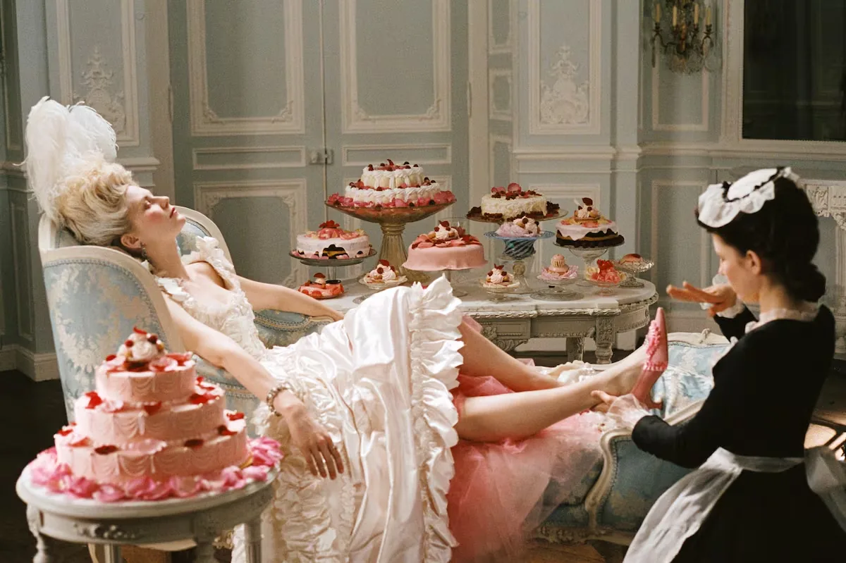 The unusual beauty secrets of European royalty: toxic makeup, hallucinogenic clays, and pubic hair wigs