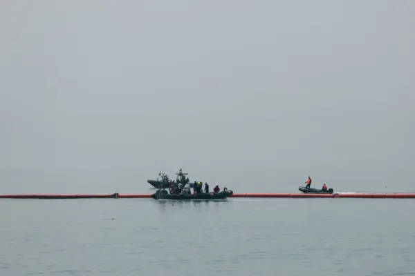 The Government deploys a floating barrier at the Ceuta border to comply with the Supreme Court ruling