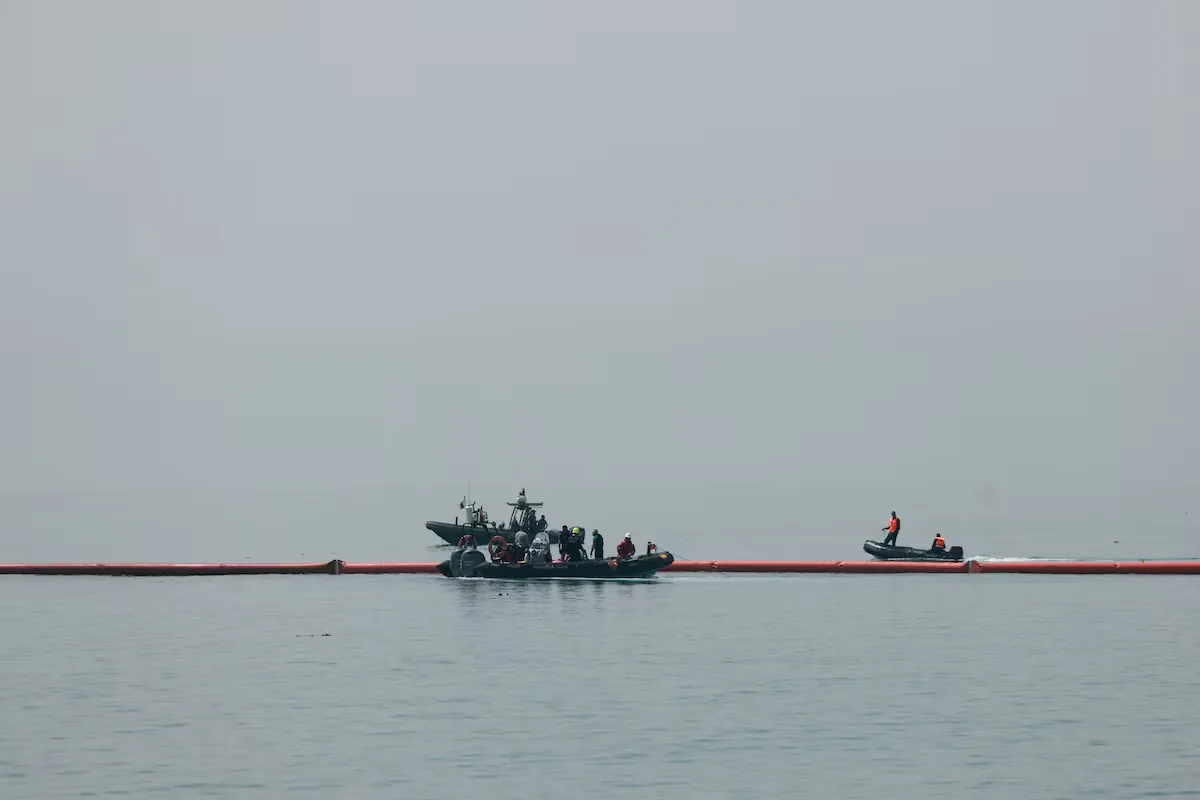The Government deploys a floating barrier at the Ceuta border to comply with the Supreme Court ruling