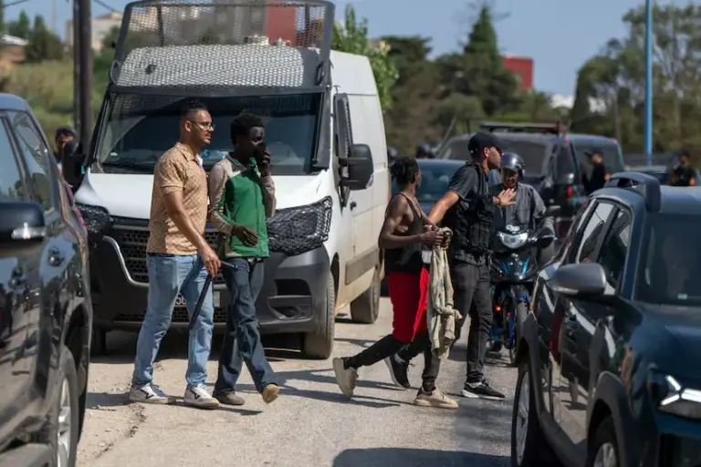 Morocco thwarts the attempt of hundreds of sub-Saharan migrants to reach Ceuta