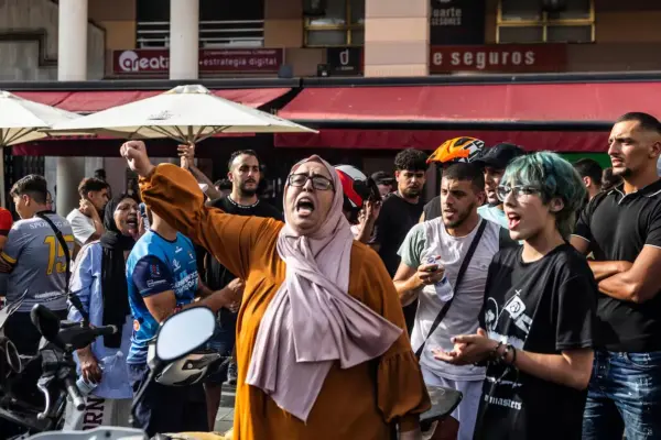 From the veil to the halal menu, this is how Islam has burst into the political battle