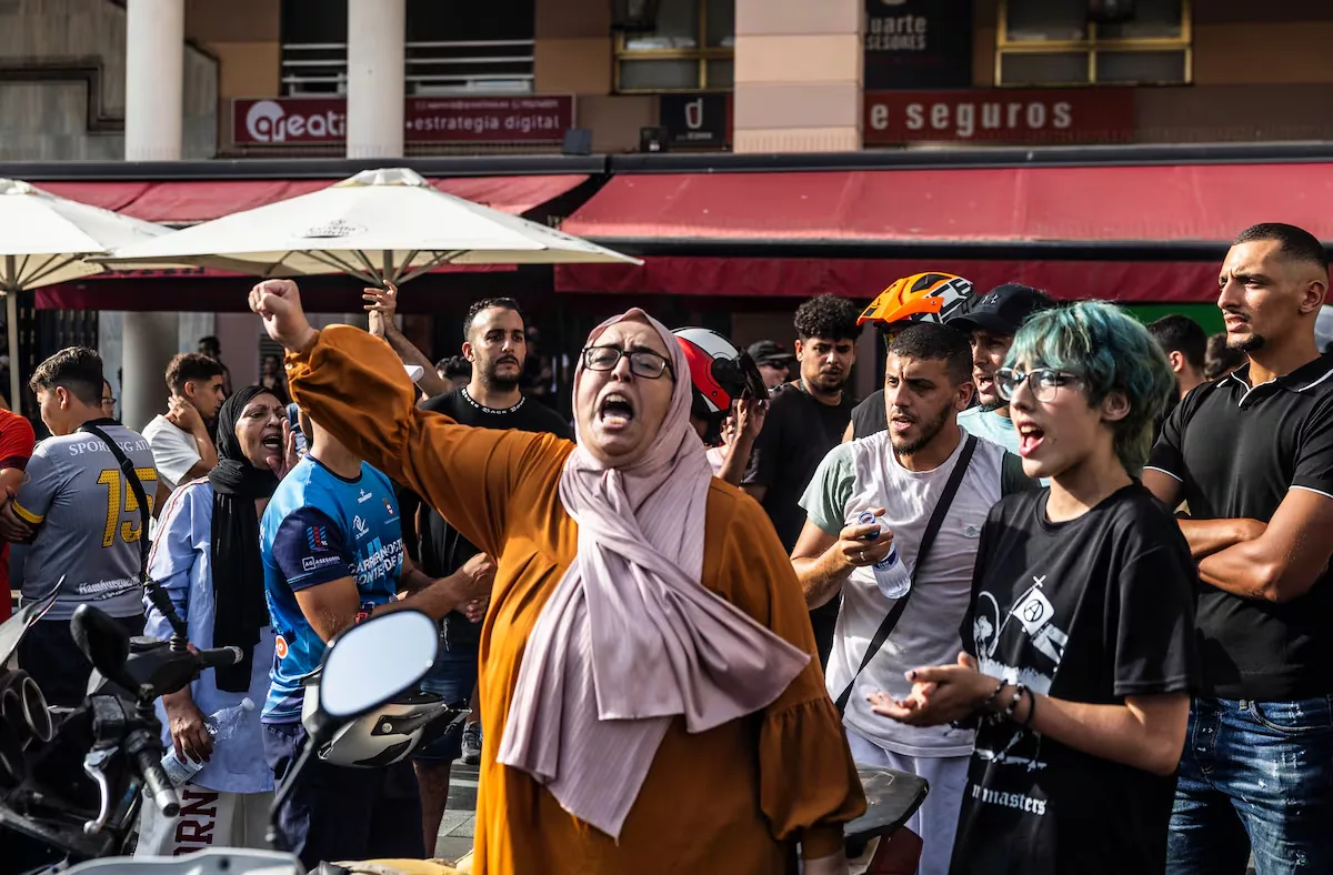 From the veil to the halal menu, this is how Islam has burst into the political battle