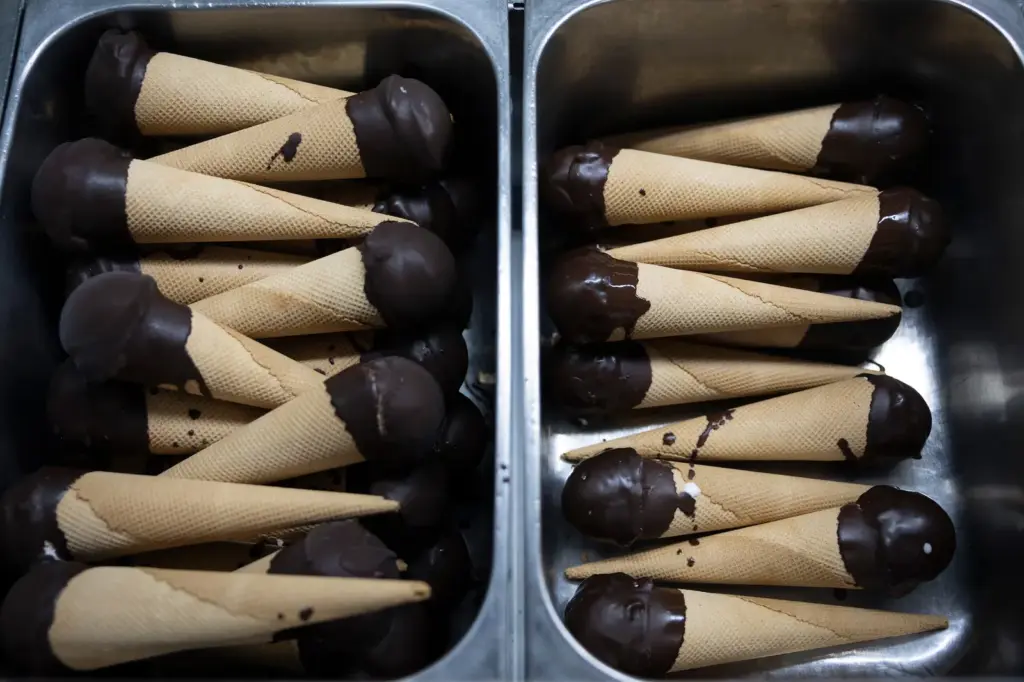 This is how the Topolino is made, the ice cream that stirs passions in Cádiz since the 1950s