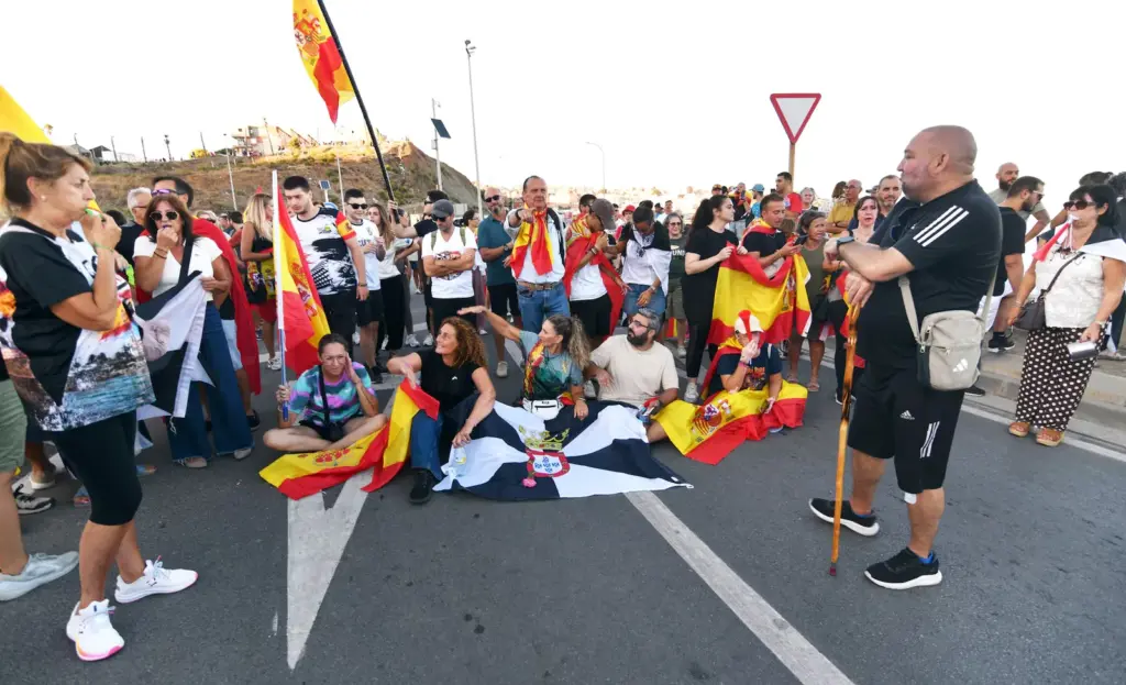 The long wait to enter a migrant center in Ceuta: “More come every day”