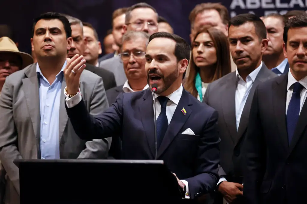 Abelardo De la Espriella puts the Ministry of Foreign Affairs at the service of commerce