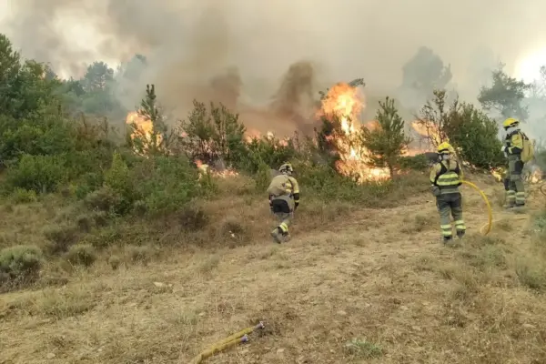 More than 1,000 people evacuated in the Huesca fire, which threatens towns and the monastery of San Juan de la Peña