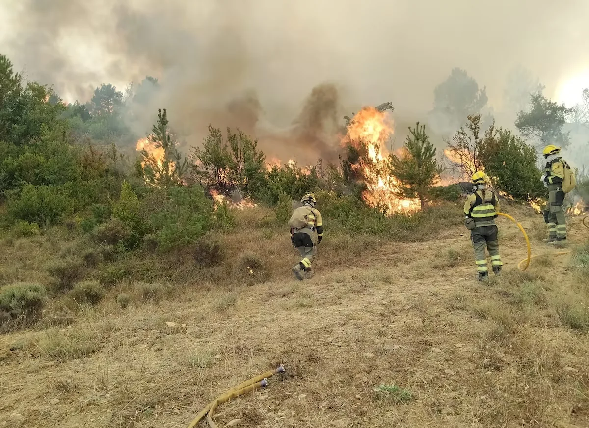 More than 1,000 people evacuated in the Huesca fire, which threatens towns and the monastery of San Juan de la Peña