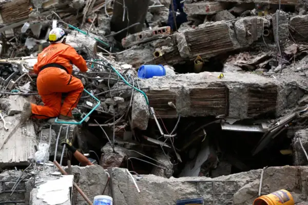 Families and rescuers question decisions of local authorities after the earthquake in Colombia