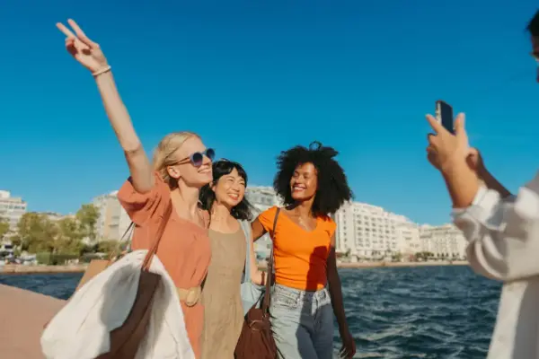 Friends, vacations, and different budgets: why money can be a threat that ruins the trip