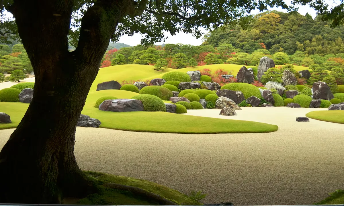 The Japanese garden: a microcosm that summarizes the world