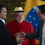 Lula confía en un paquete de leyes para despegarse de Bolsonaro hijo en las encuestas