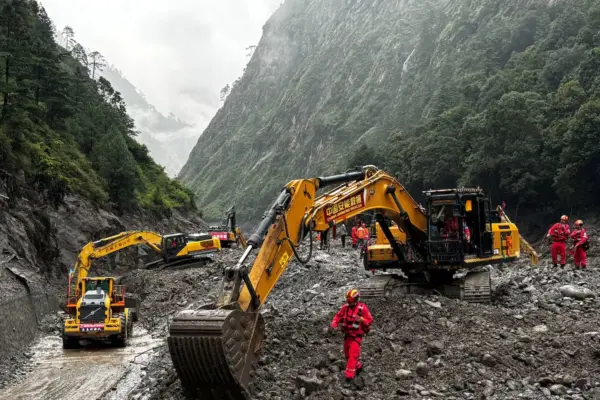 La catástrofe de Nepal deja más de 610 fallecidos, mientras los equipos de rescate alcanzan el núcleo de la tragedia en Tíbet