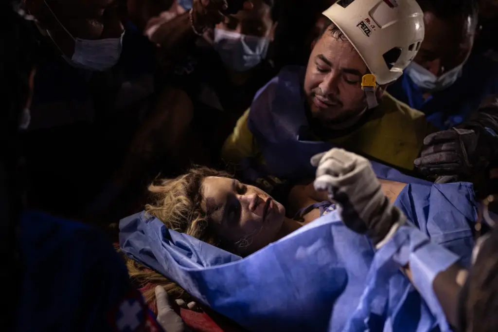Colombia in the 72 hours after the earthquake: uneven deployment and hesitations regarding international aid