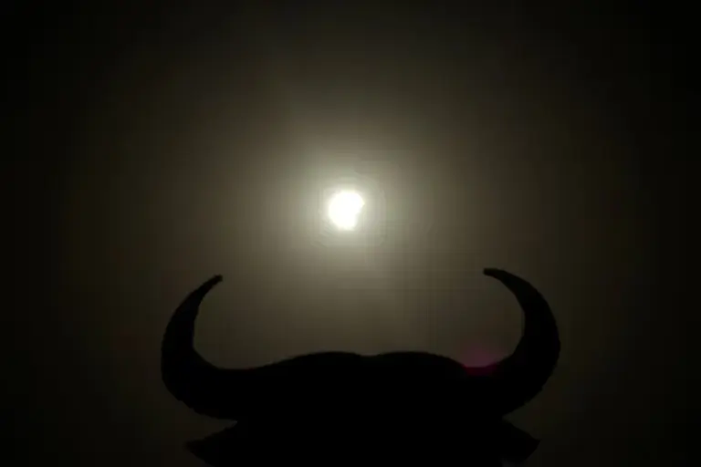 The eclipse conquers the heart of Spain