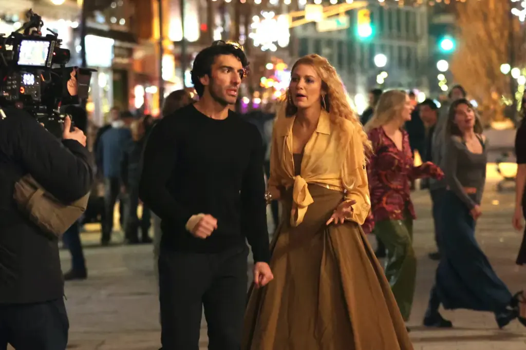 Justin Baldoni and Blake Lively, during a moment of the filming of 'Breaking the Circle', in January 2024 in Jersey City, New Jersey.