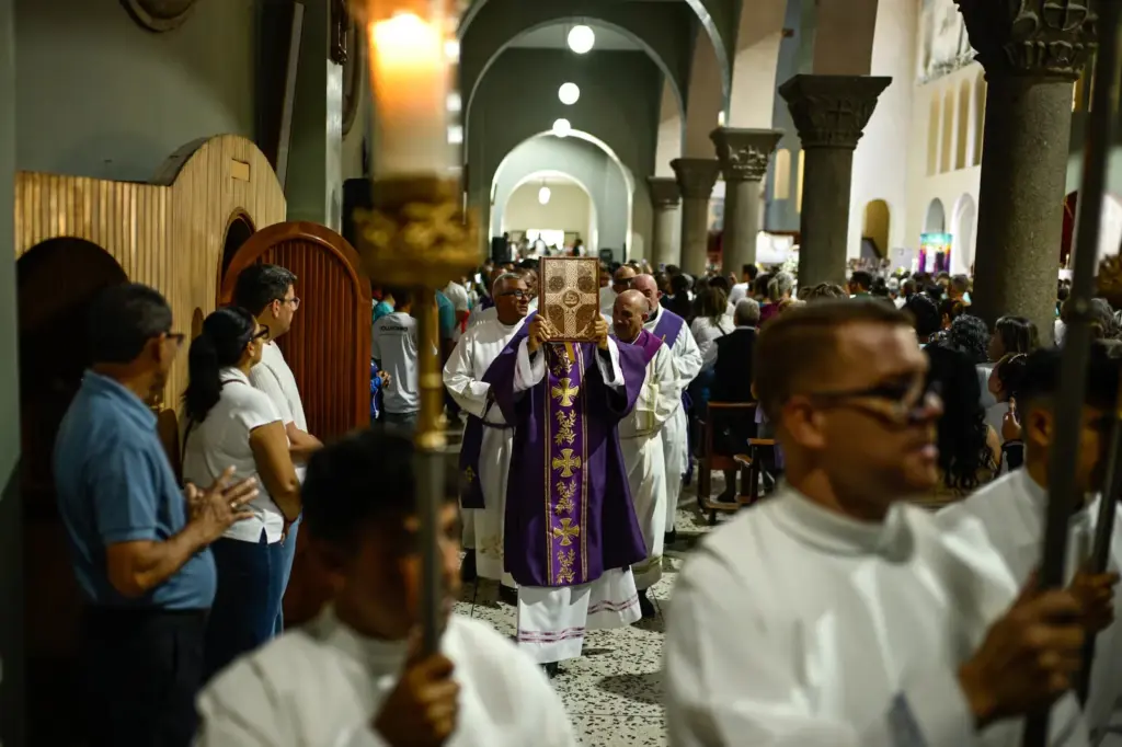Earthquake survivors in Venezuela take refuge in faith