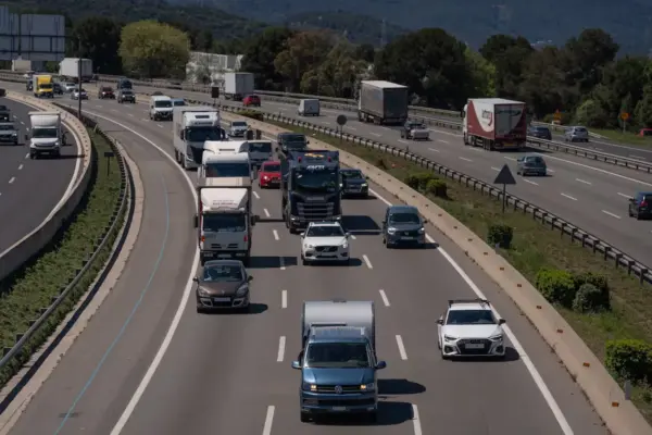 Trànsit restricts southbound truck traffic to avoid jams during the eclipse