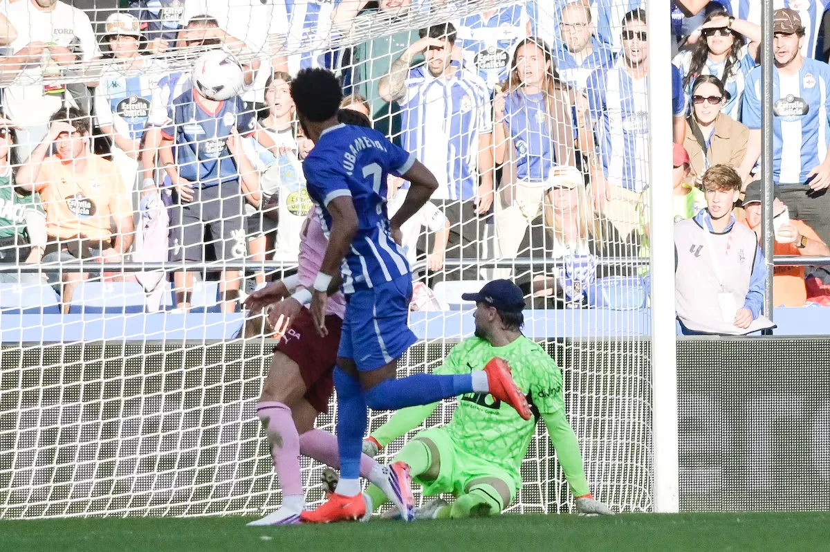 Aubameyang shines for Deportivo against a poor Valencia