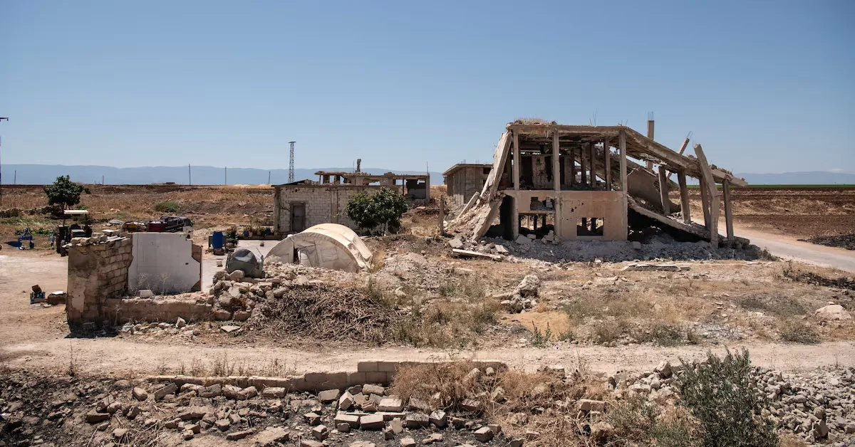 The dangerous return to Syria after the war: surviving in a tent among the rubble, in a land sown with explosives