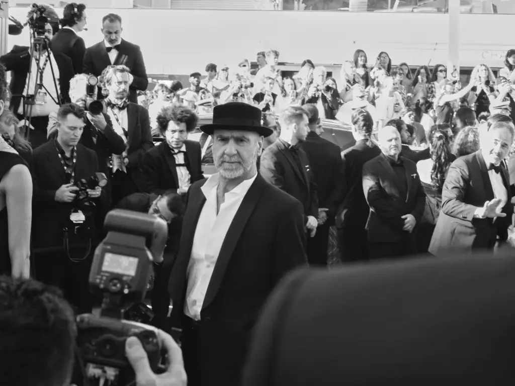 “Le tenía que haber dado más fuerte”: Éric Cantona, el futbolista que convirtió una patada a un racista en un evento social