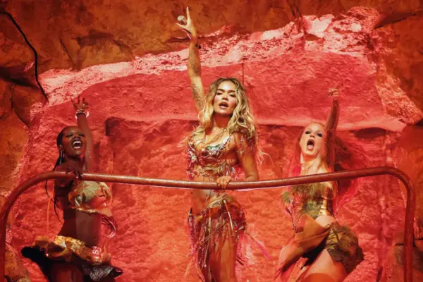 Karol G takes her sad revenge in her new album ‘No Me Arrepiento de Sentir Tanto’