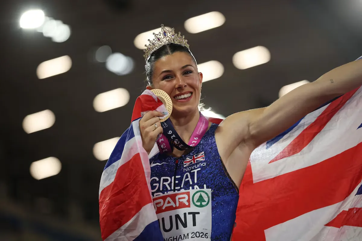 Hunt, 100m and 200m champion, fulfills her wish: “I want it all”