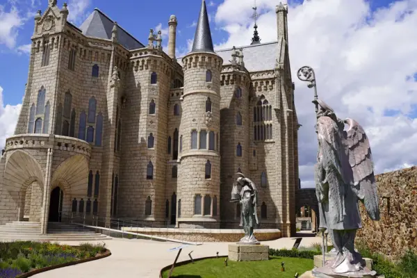 The House of the Dragon and a fairytale palace: León also celebrates the Gaudí Year