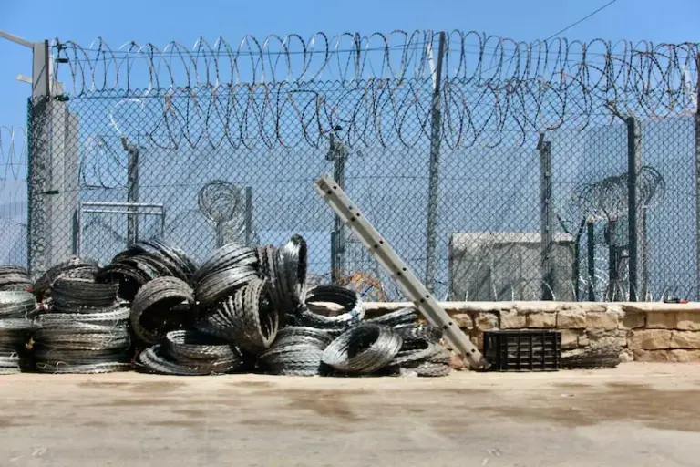 Morocco thwarts the attempt of hundreds of sub-Saharan migrants to reach Ceuta
