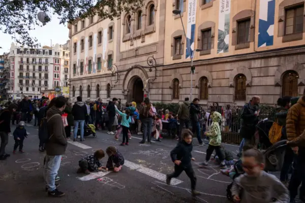 Traffic pollution around schools in Barcelona has been reduced by 40%