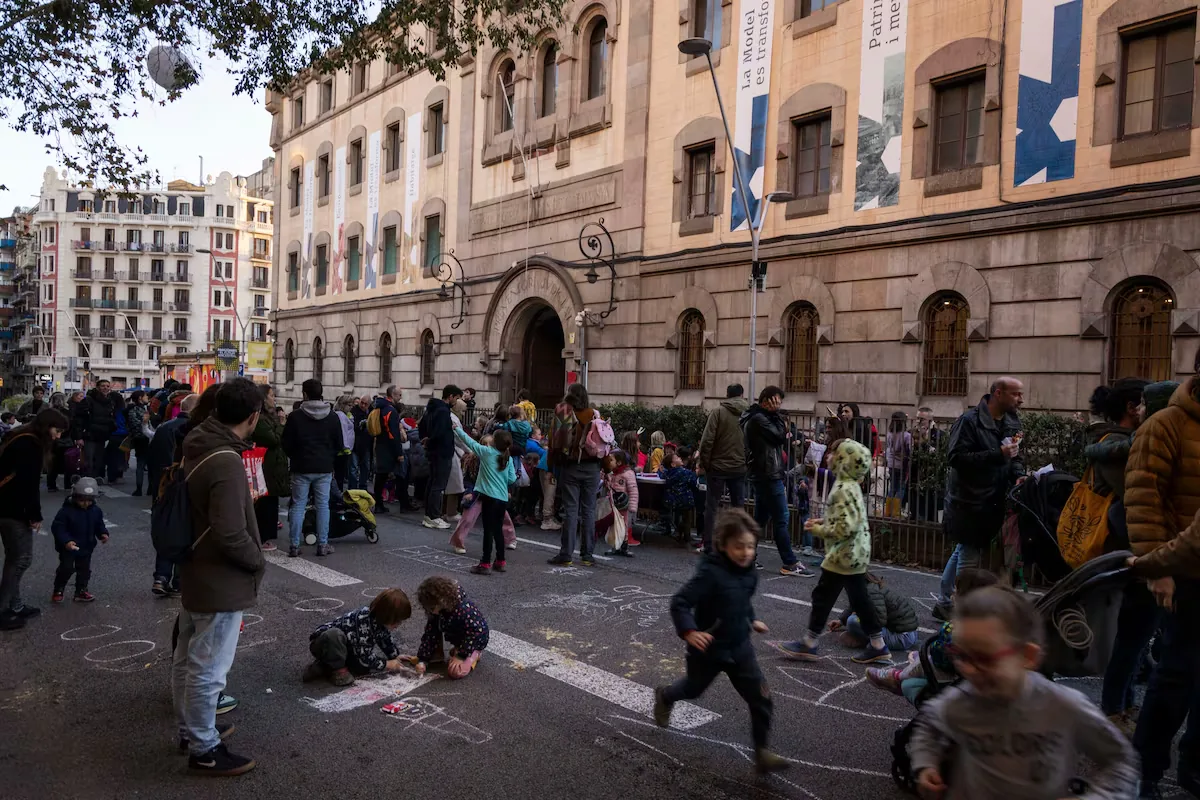 Traffic pollution around schools in Barcelona has been reduced by 40%