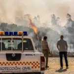 The Niebla fire progresses with "spectacular" leaps against the wind after burning 28,000 hectares
