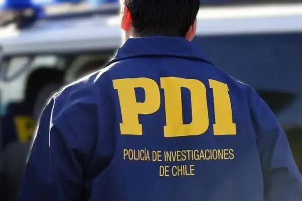 A 14-year-old teenager kills her mother with a hammer in Santiago and goes to school before confessing the crime the next day