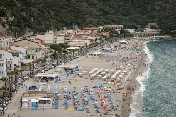 Italy wants to bring order to the chaos of its 12,000 private beaches: more transparency and new fees