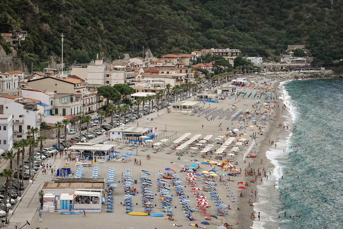 Italy wants to bring order to the chaos of its 12,000 private beaches: more transparency and new fees