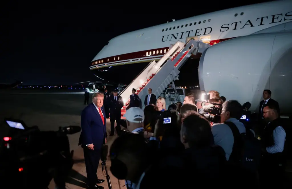 Críticas a Trump por usar como señuelos a periodistas y altos cargos para salir de Turquía