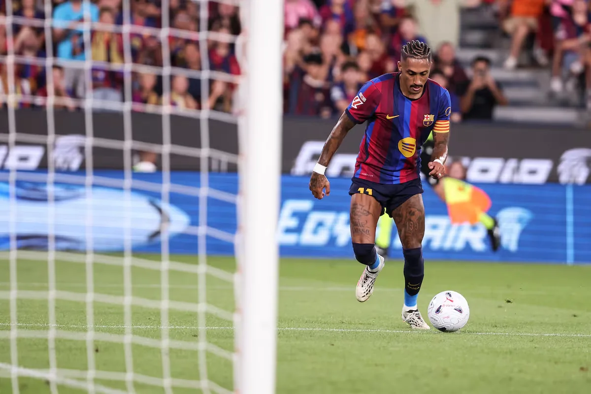 Without Julián, Raphinha proves Deco and Hansi Flick right