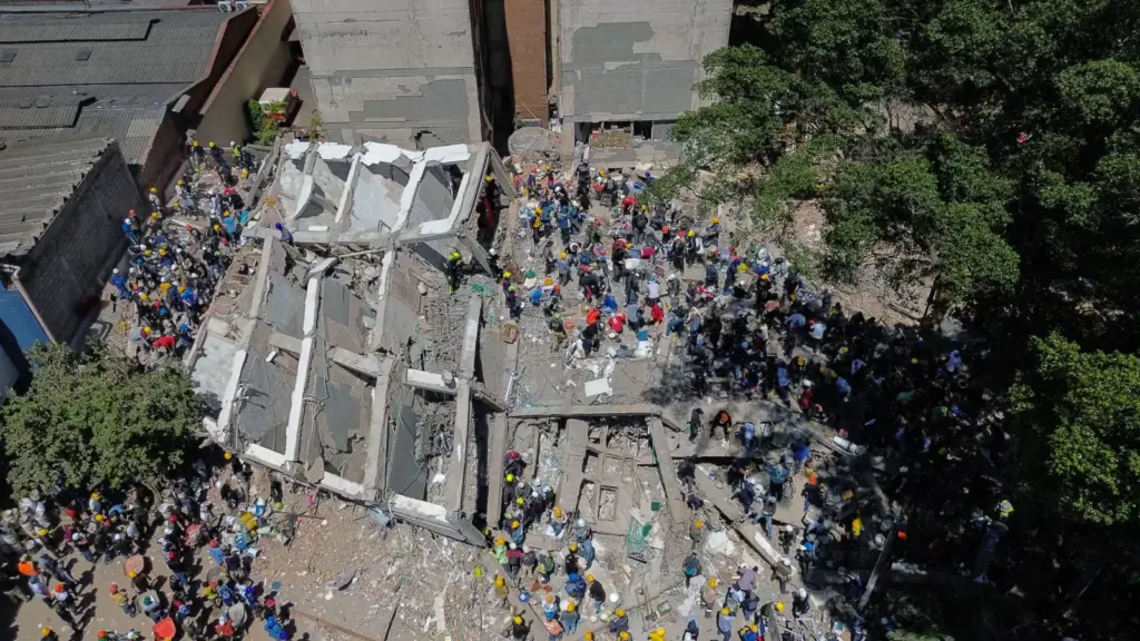 Reconstruction after the earthquake challenges De La Espriella's promise of cuts