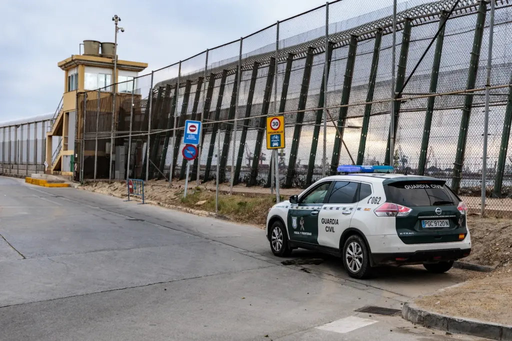 A Civil Guard vehicle at the Melilla fence, this Saturday.