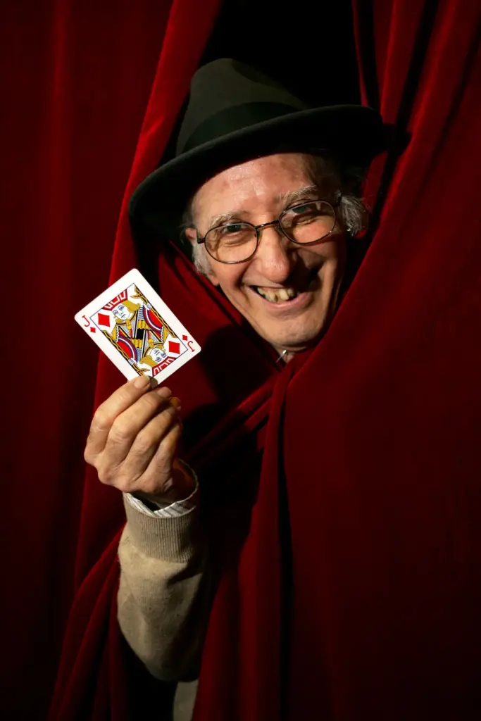 The magician Juan Tamariz, genius of card magic and master of generations of illusionists, dies at 83 years old