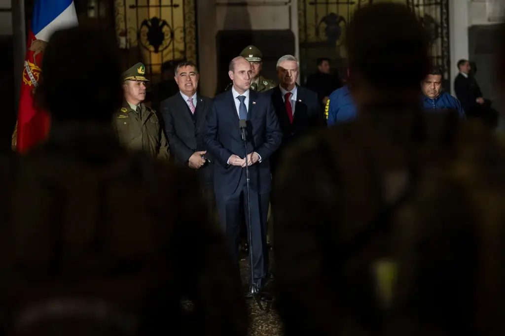 El cambio constitucional en materia de seguridad anunciado por Kast genera dudas entre los expertos y en la oposición