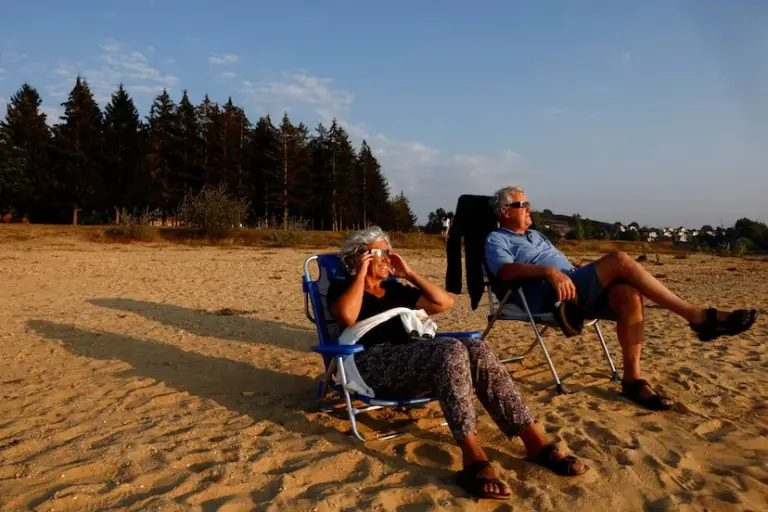 The eclipse conquers the heart of Spain